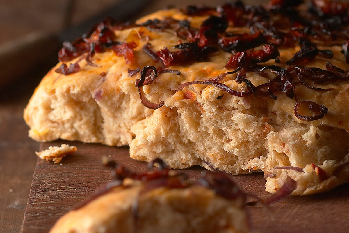 Red Onion and Sundried Tomato Flat Bread Onken Onken