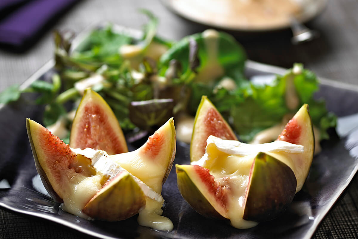 Figs with Camembert and a Spiced Fruity Mango Dressing - Onken Onken