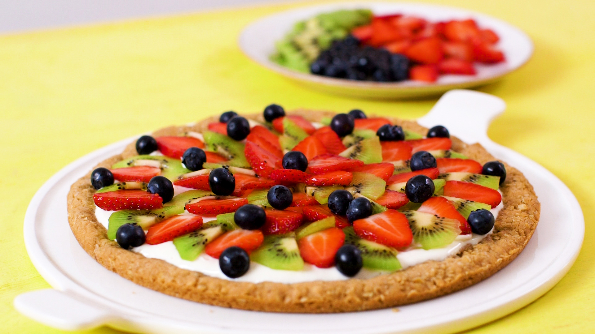 Fruity ‘Pizza’ Cookie with Mix of Fresh Fruit - Onken Onken