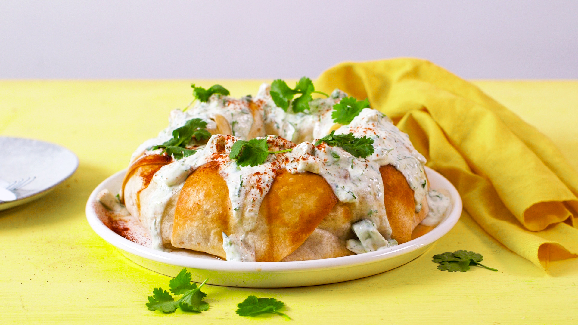 Giant Chicken Fajita Ring with Avocado Yogurt Sauce Onken Onken