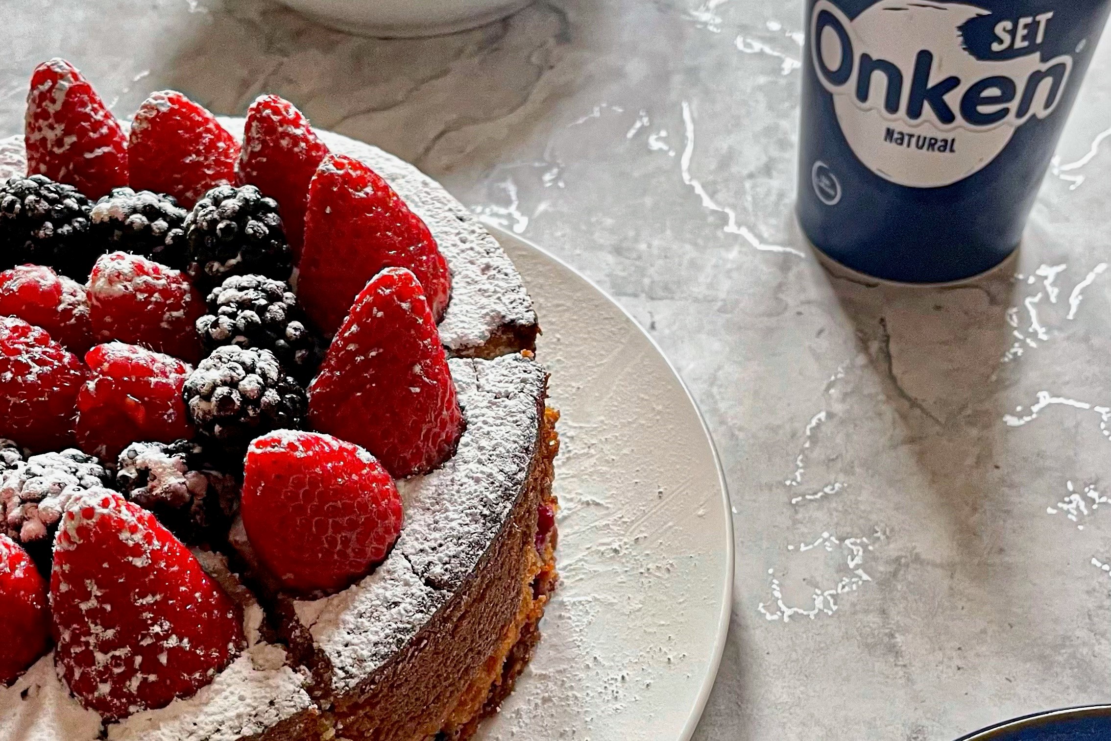 Lemon Berry Yogurt Cake - Onken Onken